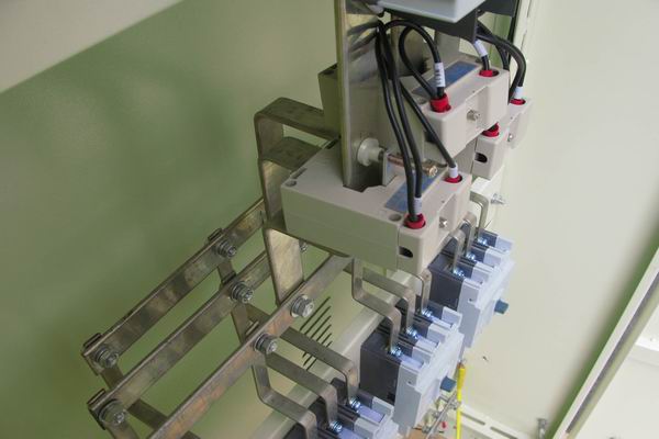 金山配电柜-应急照明配电柜使用对工作人员的具